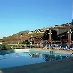 Escola 4* فونشال